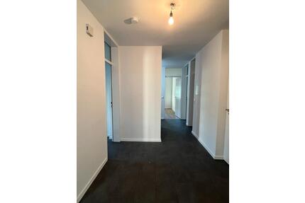 Zweitbezug nach Renovierung5-Zimmer-Wohnung mit 104 m² Biebrich - Wiesbaden
