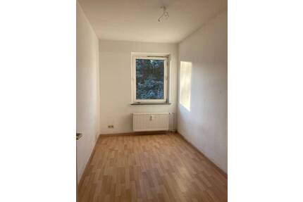 Zentral. Hell. Bezugsfertig bis zum Einzug - 4 Zimmer im Herzen der Stadt - Salzgitter Lebenstedt