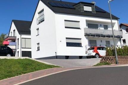 Helle 2-Zimmer-Dachgeschosswohnung mit Balkon in Petersberg