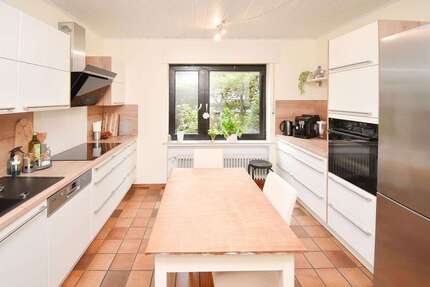 Haus zum Kaufen in Schloß Holte-Stukenbrock 549.000,00 € 299 m²