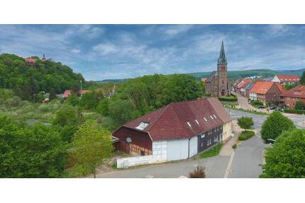 Voll vermietetes Mehrfamilienhaus mit Garagen, Scheune, viel Nutzfläche & zusätzlichem Baugrundstück direkt am See - Herzberg