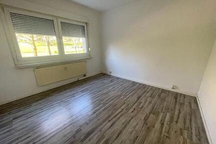 Geräumige 3-Zimmer-Erdgeschosswohnung mit Balkon und Waldblick in Gera