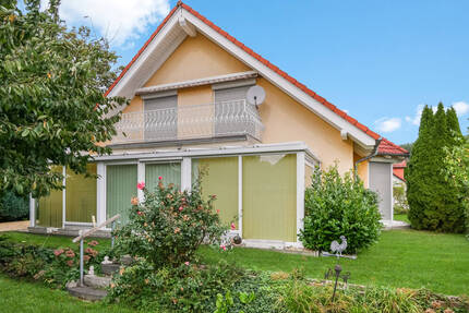 NeustadtLangburkersdorf: Großzügiges EFH ca. 180 m² mit Wintergarten, Balkon, Terrasse & 2 Garagen! - Neustadt in Sachsen