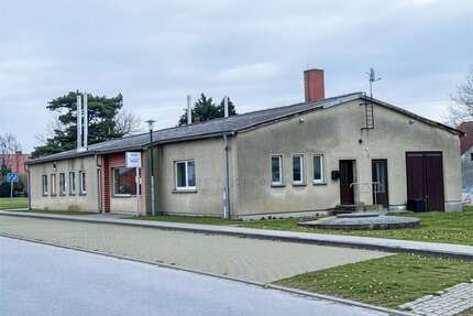 Haus zum Kaufen in Saal 98.000,00 € 311 m²