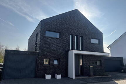 Freistehendes modernes Architektenhaus - Juechen Holz