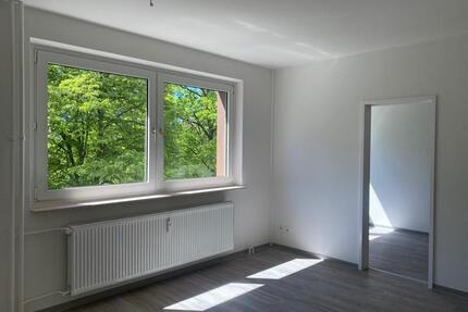 Sanierte und renovierte 2-Zimmer-Wohnung mit Balkon - Schwalbach am Taunus