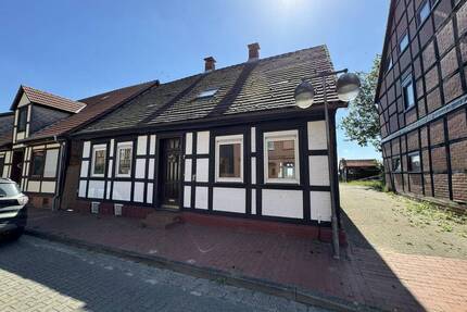 Sanierungsfähiges Fachwerkhaus mit Blick auf den Aland - Schnackenburg