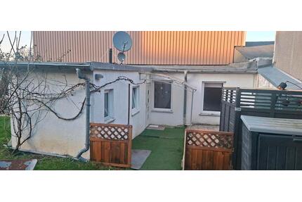 Bungalow 42 qm mit Terrasse - 450,00&nbsp;EUR Kaltmiete, ca.&nbsp; 42,00&nbsp;m&sup2; in Remscheid (PLZ: 42859) Remscheid-Süd