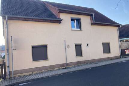 Haus zum Kaufen in Teuchern 61.000,00 € 180 m²