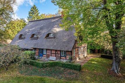 Denkmalgeschütztes Bauernhaus unter Reet in Eutin-Fissau - Eutin / Fissau