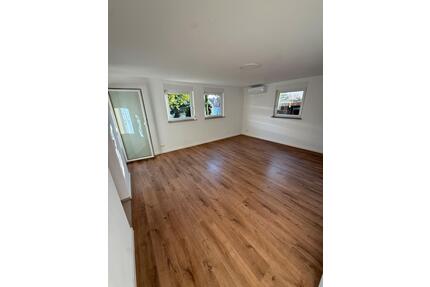 Kernsanierte 2-Zi Terassenwohnung mit Gartenanteil und EBK - FREI - Altbach