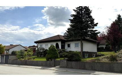 Schönes Einfamilienhaus mit Garten ! - Hof Neuhof