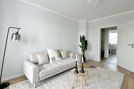 Erstbezug nach Sanierung – moderne Mietwohnung mit Einbauküche, Balkon und PKW-Stellplatz - Sanitz