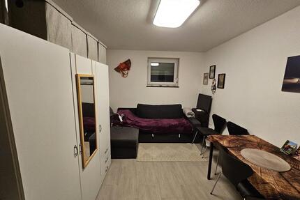 Vermiete möbilierte 1 Zimmer Keller Wohnung in Maichingen - Sindelfingen Darmsheim