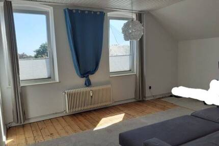 Steinbergkirche: Gemütliche 2-Zimmer-Dachgeschoss-Wohnung im Ortskern