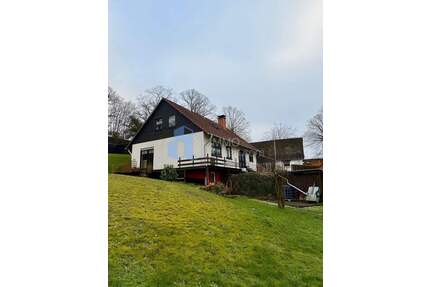 Natur Pur! Einfamilienhaus mit separater Wohneinheit, Traumgrundstück & Blick auf die Krukenburg - Bad Karlshafen / Helmarshausen