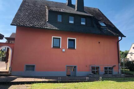 Frei stehendes Haus mit Garten - 245.000,00&nbsp;EUR Kaufpreis, ca.&nbsp; 130,00&nbsp;m&sup2; in Helmbrechts (PLZ: 95233)