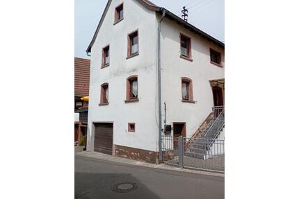 Einfamilienhaus Ramberg - 180.000,00&nbsp;EUR Kaufpreis, ca.&nbsp; 130,00&nbsp;m&sup2; in Albersweiler (PLZ: 76857)