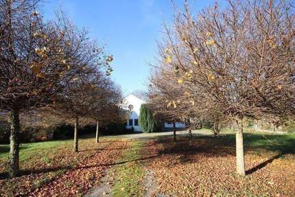 Wohnhaus mit Kirchengebäude und herrlichem Grundstück, Stellplätze, zur gewerblichen oder privaten Nutzung, Meißner-Abterode