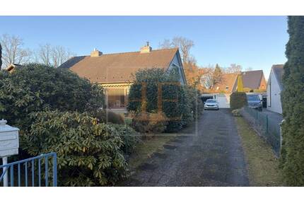 Klassische DHH mit Vollkeller und Garage in ruhiger Sackgassenlage von Ahrensburg