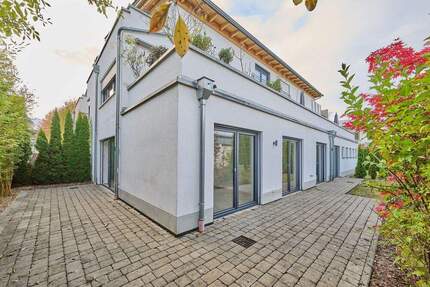 Straubing: Barrierefreie 4-Zimmer-Erdgeschosswohnung mit Terrasse und Garten