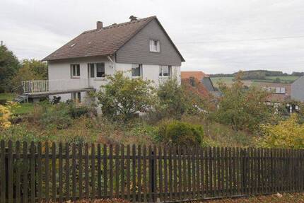 ZFH in Rüthen-Kallenhardt ... Mehrgenerationenhaus mit Potential ... ca. 158 m² Wfl., 8 Zimmer, ca. 572 m² Grund