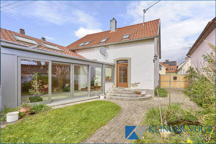 ** Dornröschen (leicht lädiert) ** sucht Prinzenfamilie! EFH in HausHof-Bauweise) - Ludwigshafen am Rhein Maudach