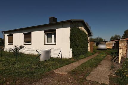 2 Häuser mit großem Grundstück - 49.000,00&nbsp;EUR Kaufpreis, ca.&nbsp; 130,00&nbsp;m&sup2; in Burg (PLZ: 39288)