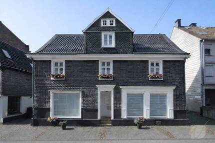 Seltene Gelegenheit: Charmantes Schieferhaus mit historischem Flair, Wohnbereich und 2 Ladenlokalen - Solingen Wald