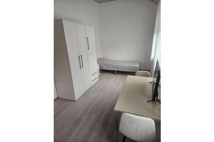 Möbliertes Zimmer (hell, geräumig, sofort frei) mit gem. Küche un - Bad Ditzenbach