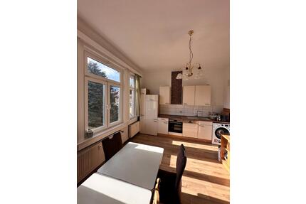 helle 4 Zimmer Wohnung mit Einbauküche und Gartenanteil - Friedrichroda