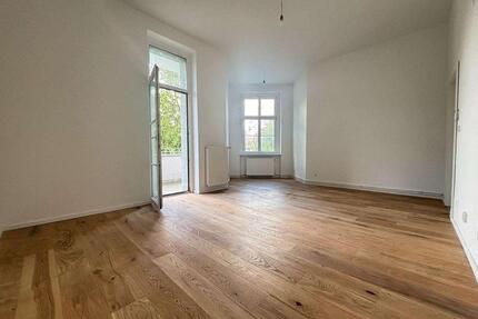 Kernsanierte 2 Zimmer Wohnung mit Balkon in Berlin Steglitz