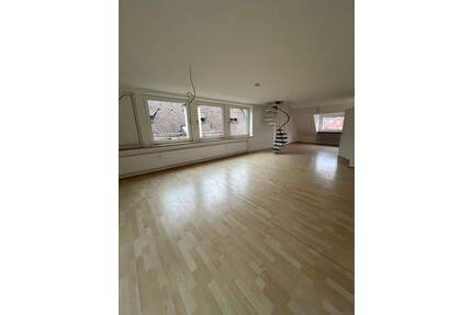 Nürnberg-City: 2,5-Zimmer Dachgeschosswohnung auf 2 Ebenen