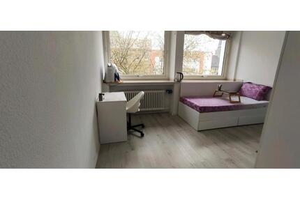 Ein helles Einzelzimmer - 599,00&nbsp;EUR Kaltmiete, ca.&nbsp; 20,00&nbsp;m&sup2; in Mülheim an der Ruhr (PLZ: 45468)