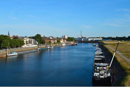 Hafen-Vibes & Ruhrpott-Charme: Deine neue 2-Zimmer-Bude in Duisburg-Ruhrort!