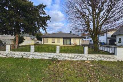 Haus zum Kaufen in Neuss 1.400.000,00 € 278.4 m²