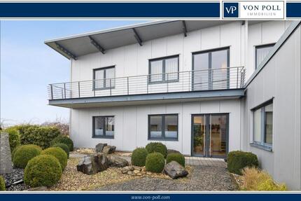 Repräsentatives Verwaltungsgebäude mit Lagerhalle in verkehrsgünstiger Lage von Pirmasens