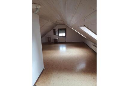 1 Zimmerwohnung - 200,00&nbsp;EUR Kaltmiete, ca.&nbsp; 30,00&nbsp;m&sup2; in Bruckberg (PLZ: 84079)