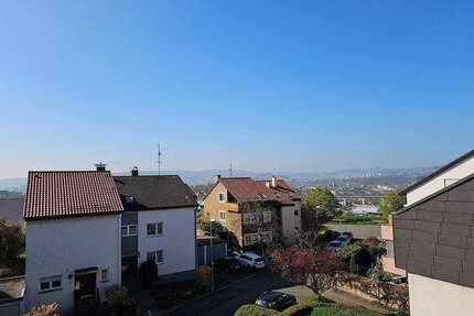 schöne 3,5 Zimmer-Wohung im Dachgeschoss mit Dachterrasse, Aussicht und Garage - Stuttgart Bad Cannstatt