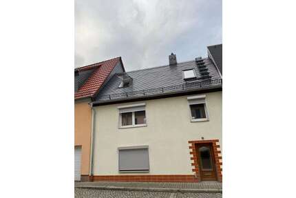 Haus zum Kaufen in Roßwein 200.000,00 € 122.61 m²