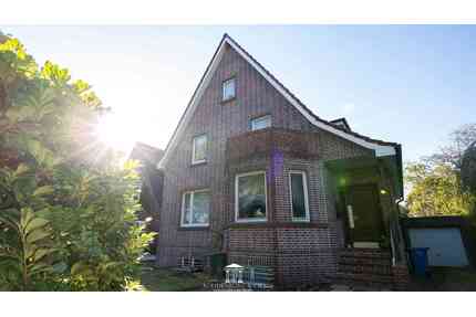 85m² Wfl.+ 110m² Gfl. - Sanierungsbedürftiges Wohnhaus mit Arztpraxis und großem Grundstück - Cuxhaven