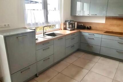 Praktischer Schnitt, Terrasse, zwei Stellplätze, Garage, Klima - Dußlingen