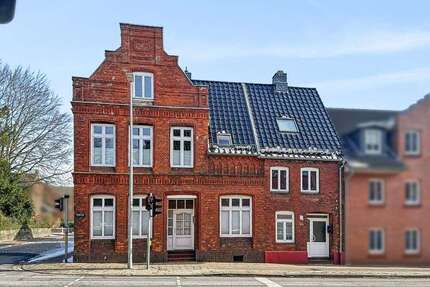 Haus zum Kaufen in Husum 449.000,00 € 210 m²