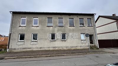 HANDWERKER AUFGEPASST! - 75.000,00&nbsp;EUR Kaufpreis, ca.&nbsp; 327,00&nbsp;m&sup2;&nbsp;Wohnfl&auml;che in Lübz (PLZ: 19386)