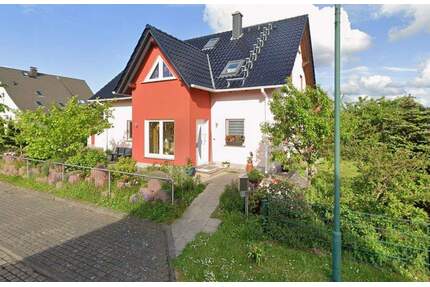 Wohnen nahe der Ostsee: Charmantes, komfortables Einfamilienhaus mit Ostseeblick, Dachterrasse, Garten & Ausbaureserve - strukturiertes Angebotsverfa - Bastorf