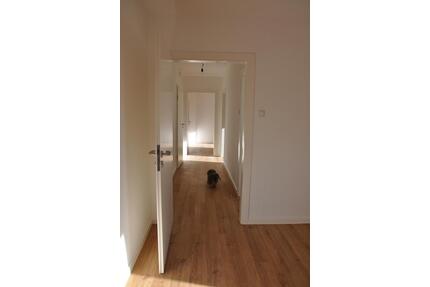 Renovierte, ruhige DG-Wohnung (2 Zimmer) zwischen Rüttenscheid und Klinikum - Essen Stadtbezirk III