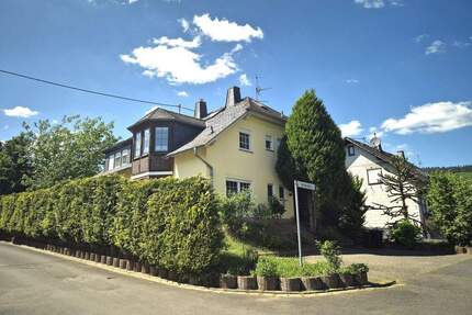 Traben-Trarbach: Solides Zweifamilienhaus mit Garage in sonniger, hochwasserfreier Ortsrandlage! - Traben-Trarbach / Wolf