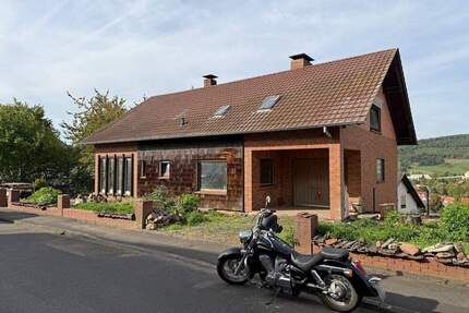 Einfamilienhaus im Rohbauzustand in wunderschöner Lage von Neumorschen.