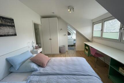 Möblierte Maisonettewohnung mit zwei Schlafzimmern, zwei Bädern und WG-Eignung in Karlsruhe