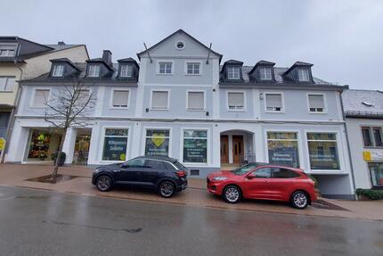 THALFANG: Hochwertige Wohnung ( ca. 152 m² ) mit Einbauküche, Dachterrasse und Garten !